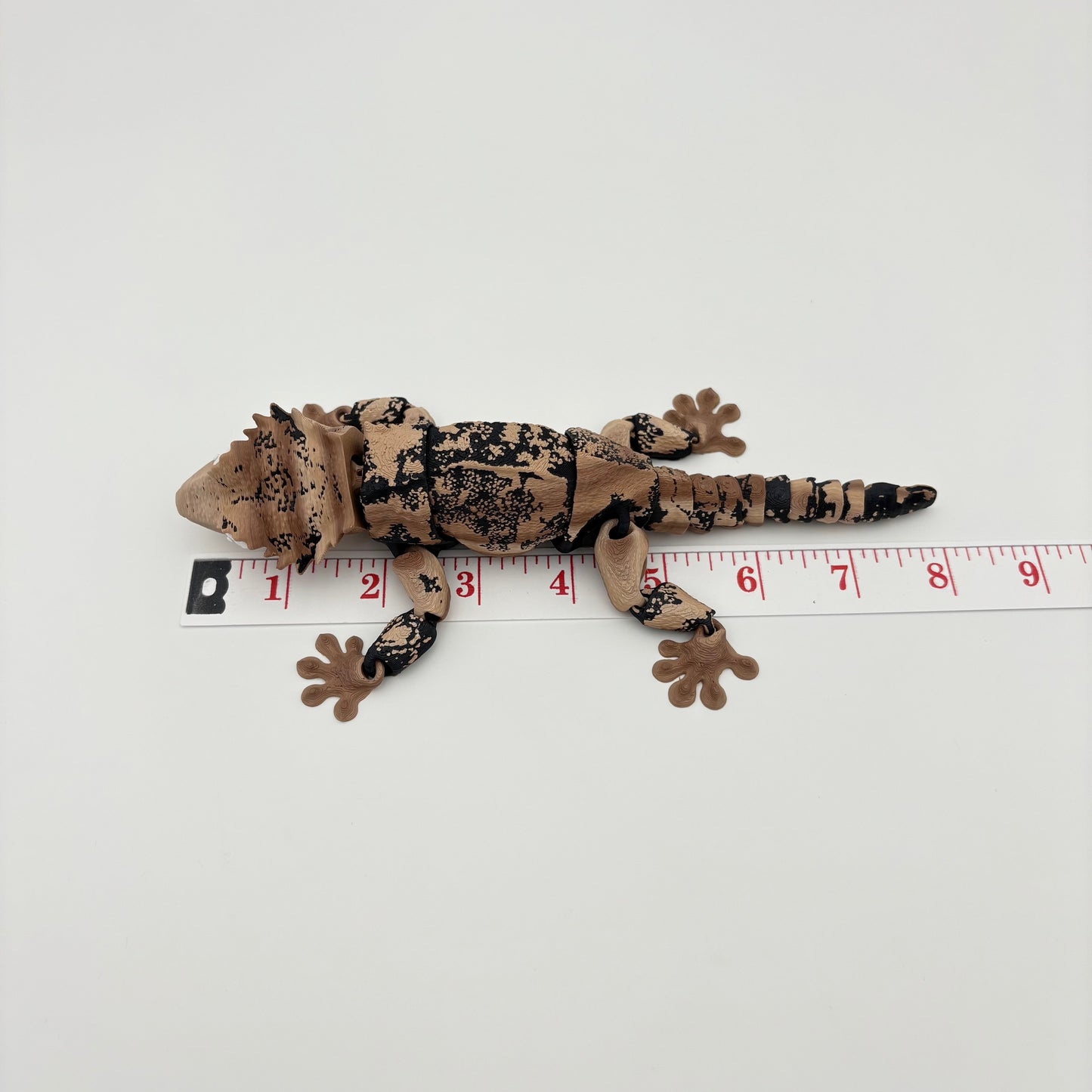 Crested Gecko - 3D Printed Articulated Lizard with Two Separate Snap-Fit Tail Options - Approx. 8" Long