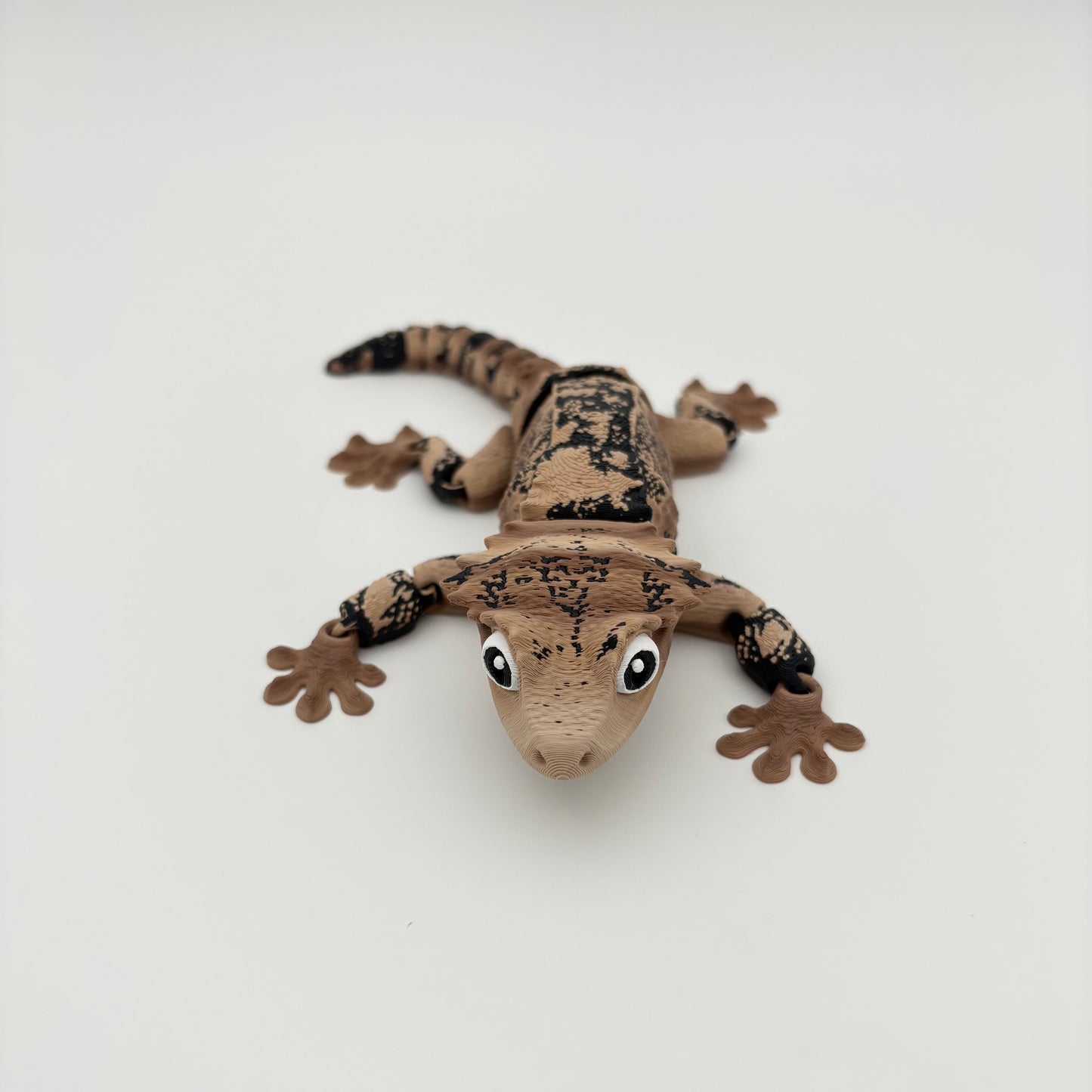 Crested Gecko - 3D Printed Articulated Lizard with Two Separate Snap-Fit Tail Options - Approx. 8" Long