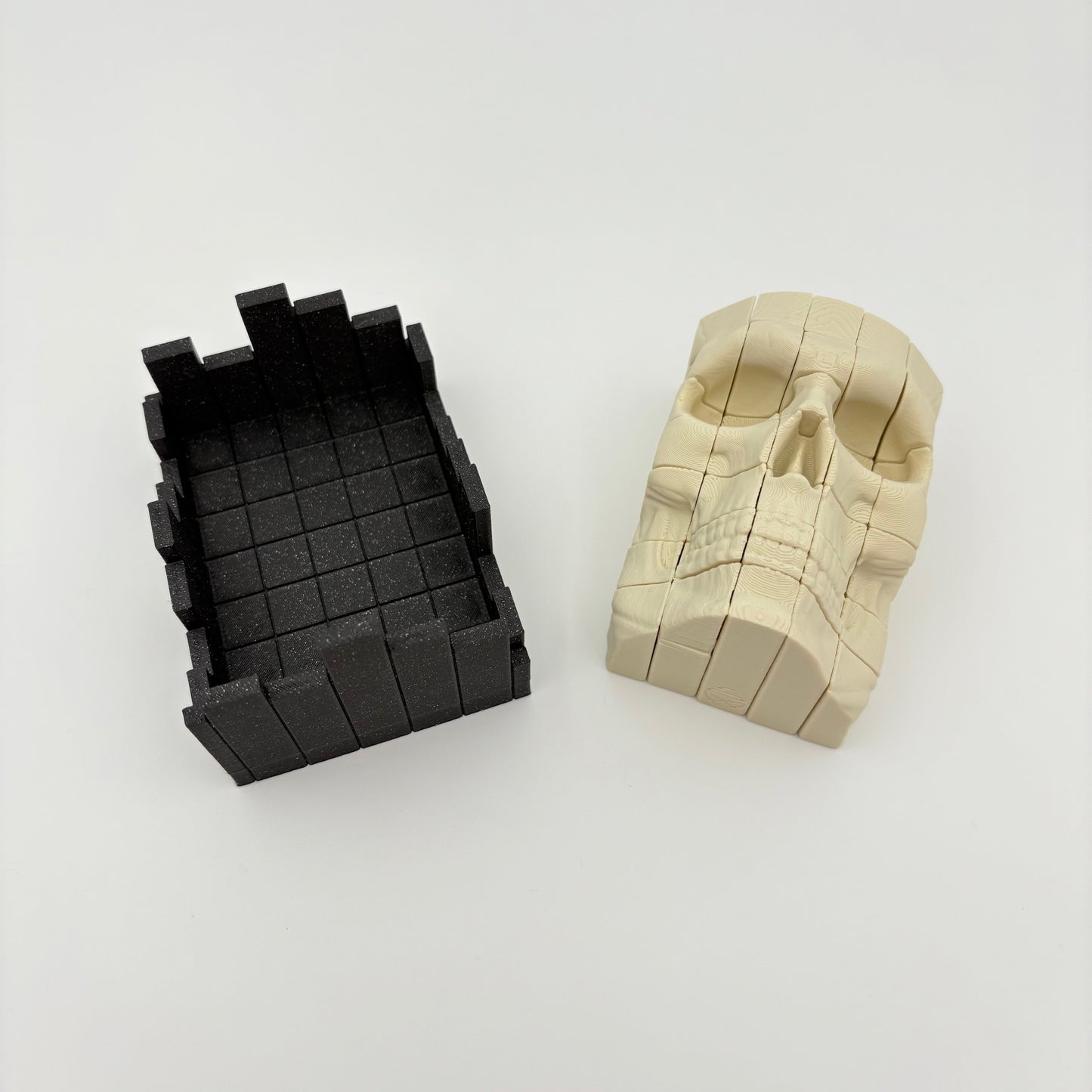 Pixel Skull & Lady – Flexi Wall Art - Fidget-Friendly 3D Print